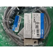 OMRON 欧姆龙 封闭式开关 
D4C-4332