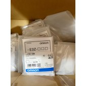 OMRON 欧姆龙 内置小型放大器型光电传感器 E3Z-D66