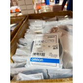 OMRON 欧姆龙 内置小型放大器型光电传感器 E3Z-R81 2M
