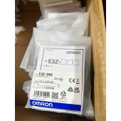 OMRON 欧姆龙 内置小型放大器型光电传感器 E3Z-D62 2M