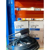 OMRON 欧姆龙 放大器内藏光电开关(中型)E3S-AT61 2M