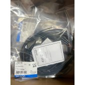 OMRON 欧姆龙 内置小型放大器型光电传感器 E3Z-T81 5M