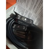 OMRON 欧姆龙 放大器内藏光电开关(中型)E3S-AT31 2M