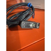 OMRON 欧姆龙 放大器内藏光电开关(中型)E3S-AD11 2M