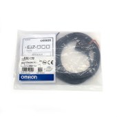OMRON 欧姆龙 内置小型放大器型光电传感器 E3Z-D82 2M
