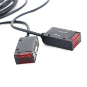 OMRON 欧姆龙 放大器内藏光电开关(中型)E3S-AT11 2M